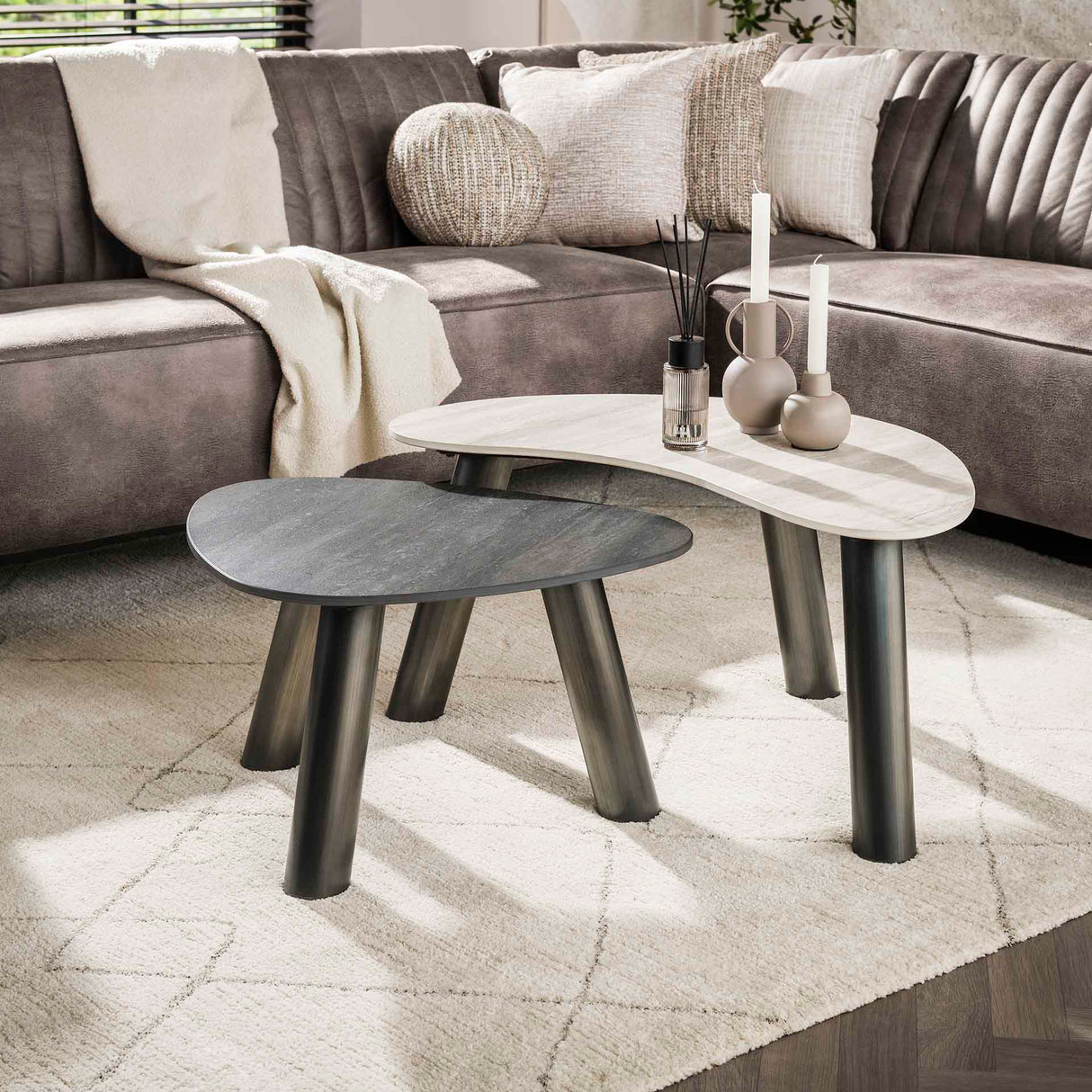 Dune Couchtisch-Set aus organischer Keramik Travertin, Set mit 2 