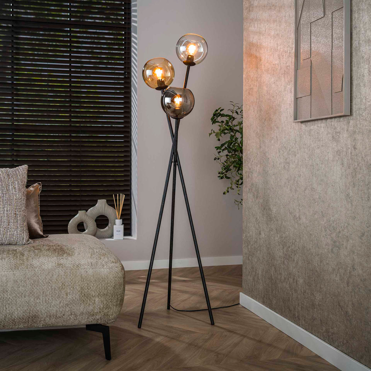 Vloerlamp Nova 3-lichts Zwart met Globes