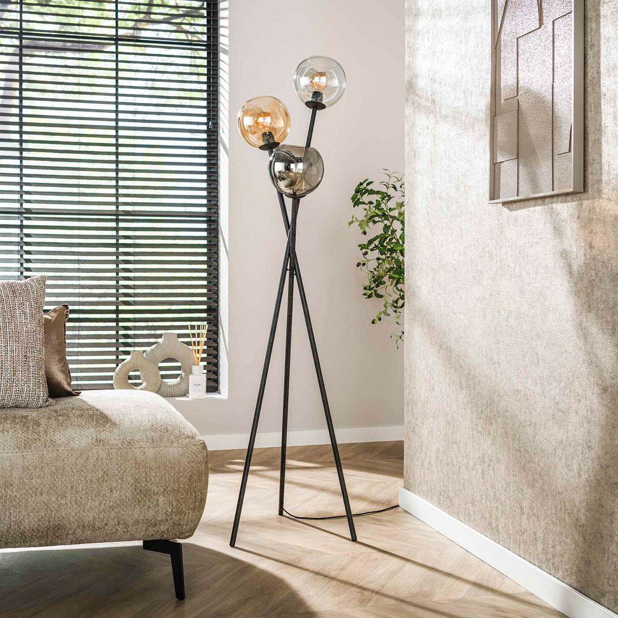 Vloerlamp Nova 3-lichts Zwart met Globes