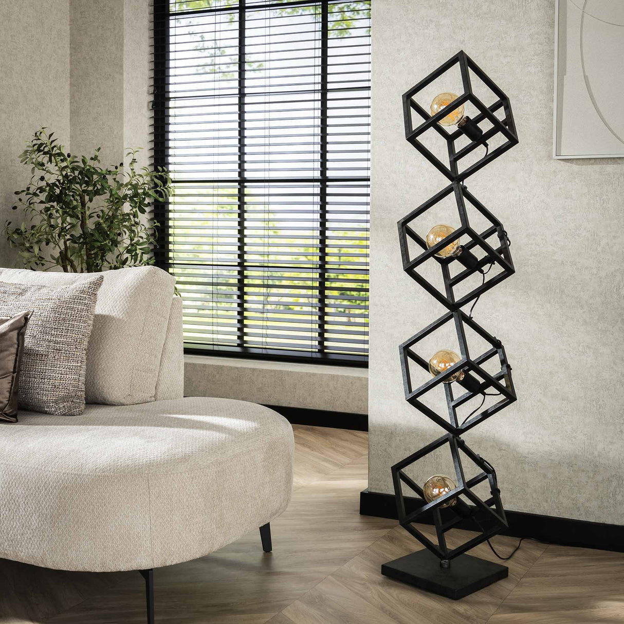 Stehlampe Drew 4-flammig Würfel schwarz 