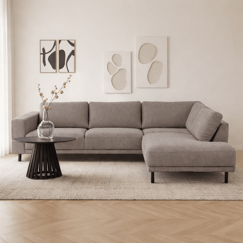 Moderner 3-Sitzer Ecksofa Rechts Taupe Stoff Aniko mit Liege 240x197x7 – Dimehouse