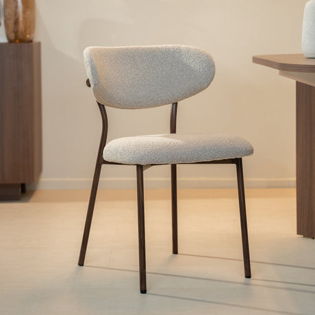 Eetkamerstoelen-Eetkamerstoel bouclé zandkleur Uma - walnootlook frame - Japandi-Dimehouse
