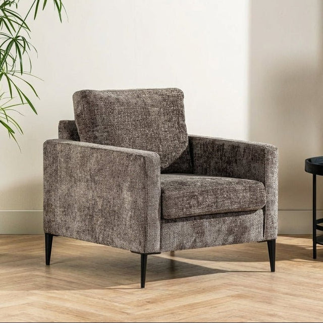 Fauteuil Flora bruin stof sfeerfoto in modern interieur