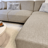 Ecksofa Moby in Beige mit kompakter Chaiselongue – rechts