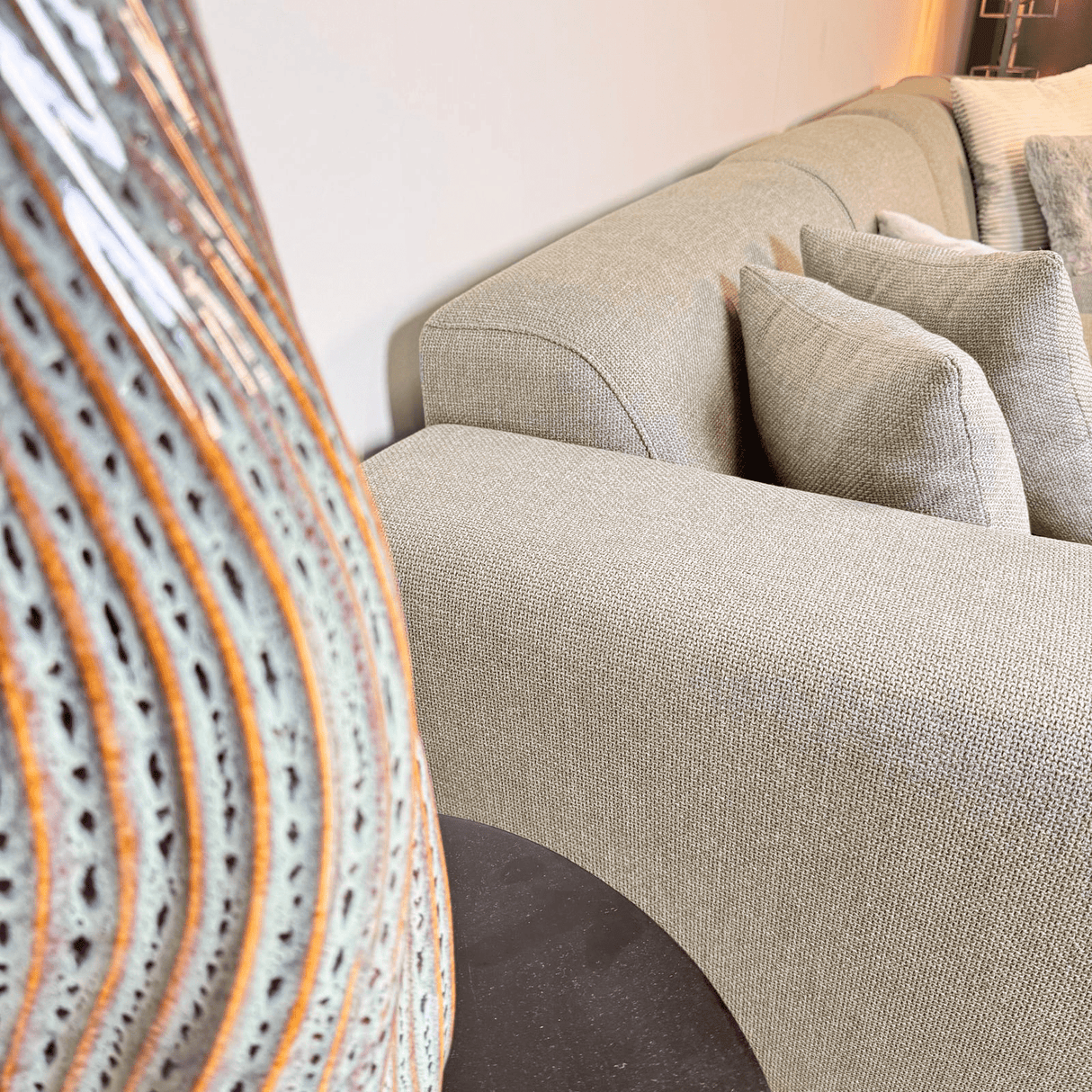 Ecksofa Moby in Beige mit kompakter Chaiselongue – rechts