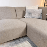 Ecksofa Moby in Beige mit kompakter Chaiselongue – rechts