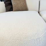 Ecksofa Sophie aus Bouclé in Creme mit organischer Form – links