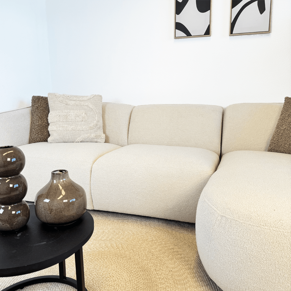 Ecksofa Sophie aus Bouclé in Creme mit organischer Form – rechts