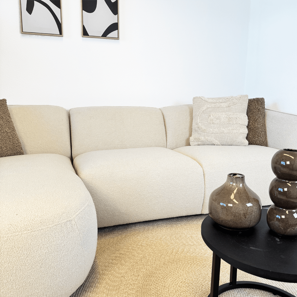 Ecksofa Sophie aus Bouclé in Creme mit organischer Form – links