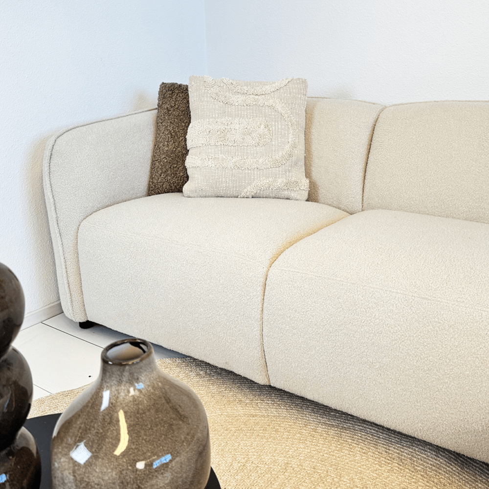 Ecksofa Sophie aus Bouclé in Creme mit organischer Form – rechts