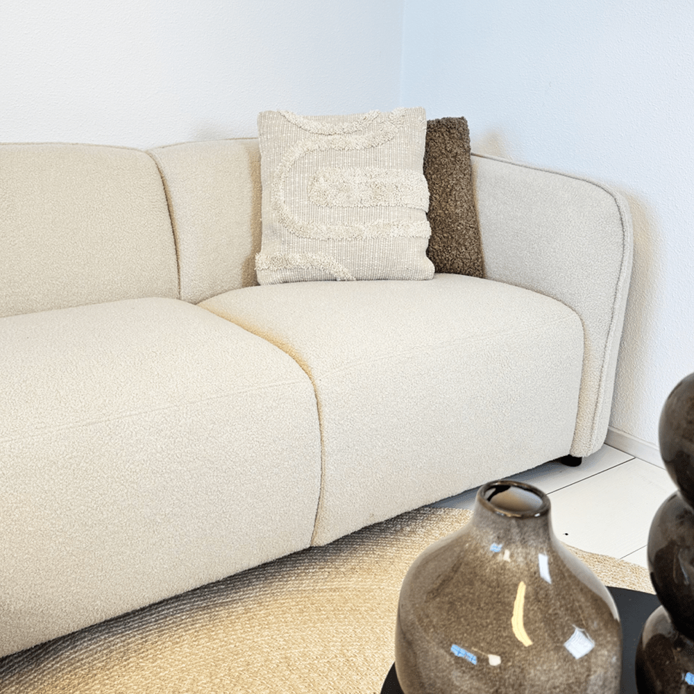 Ecksofa Sophie aus Bouclé in Creme mit organischer Form – links