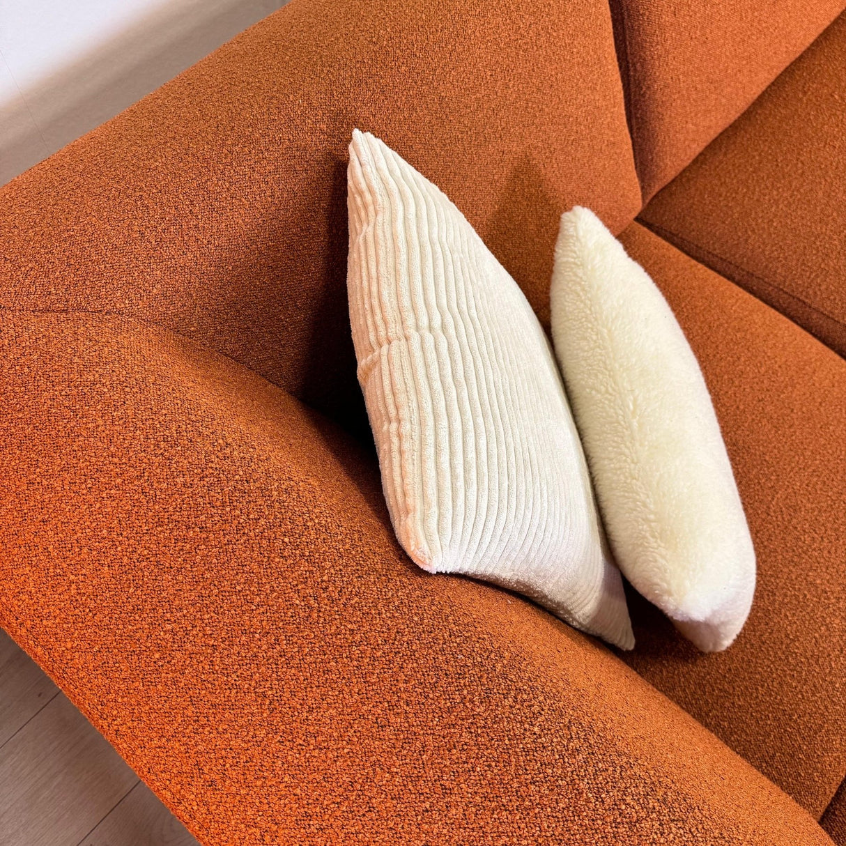 Ecksofa Maël Bouclé-Stoff terrakottafarben – links