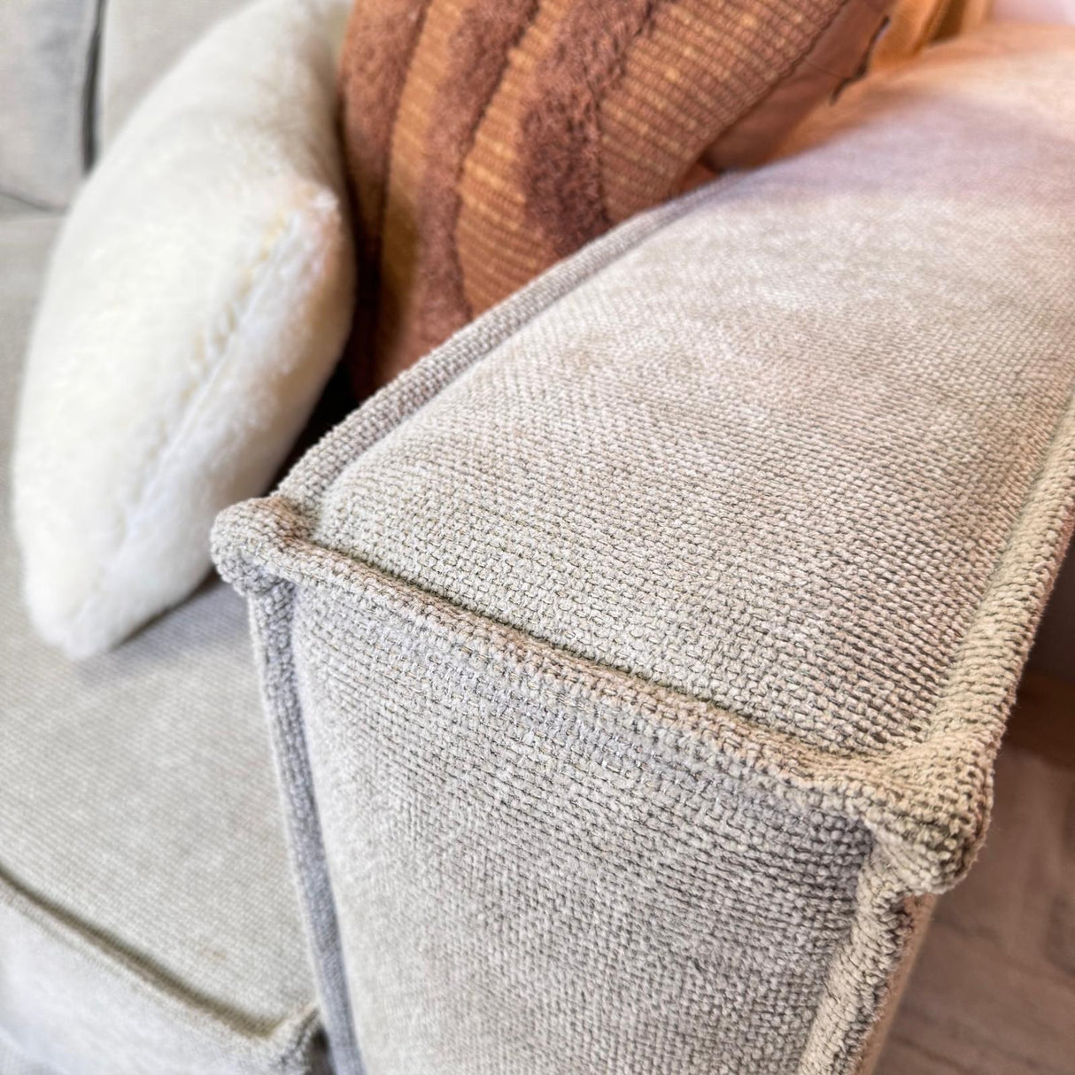 Ecksofa Yara mit Chaiselongue Chenille beige -links 