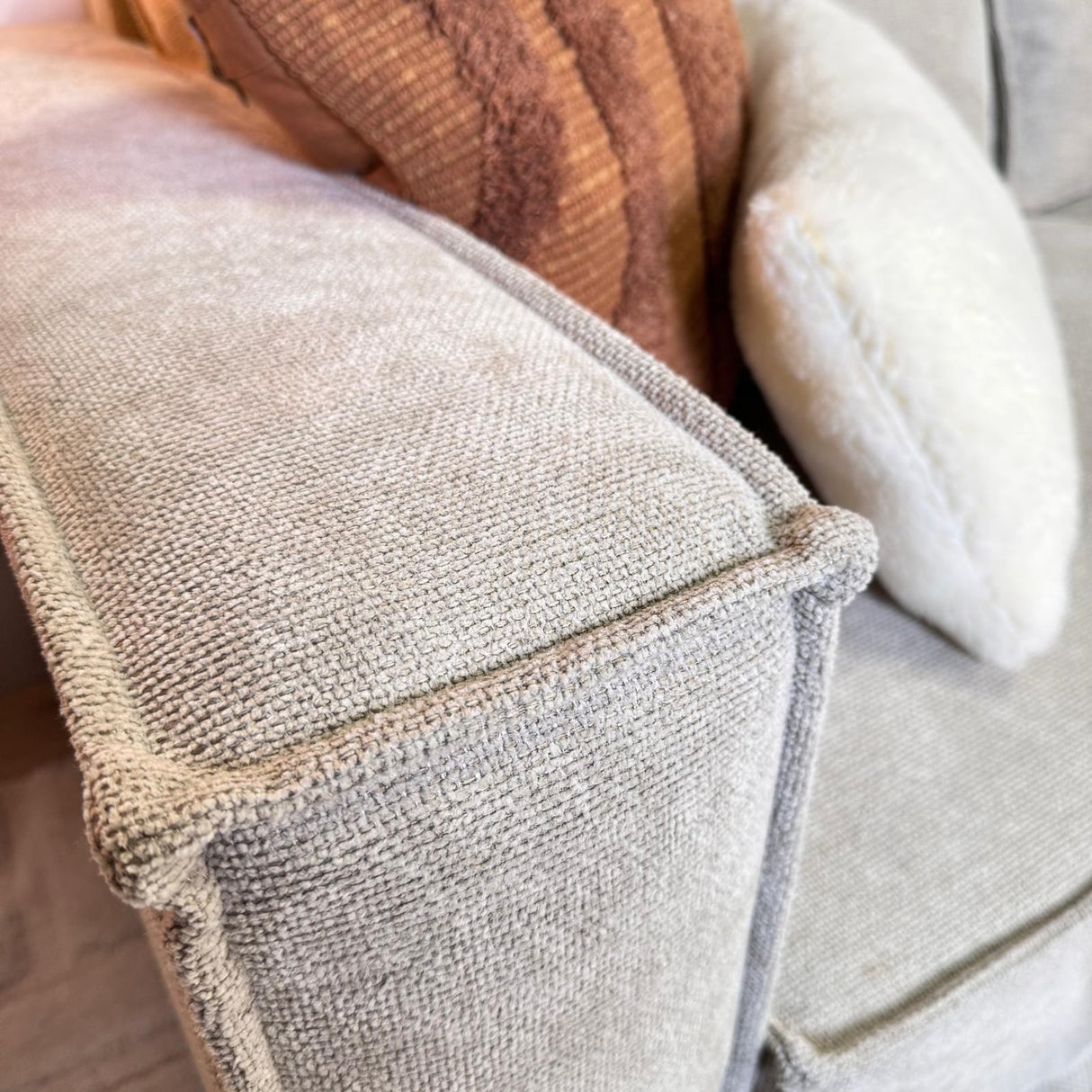 Ecksofa Yara mit Chaiselongue Chenille Beige - rechts 