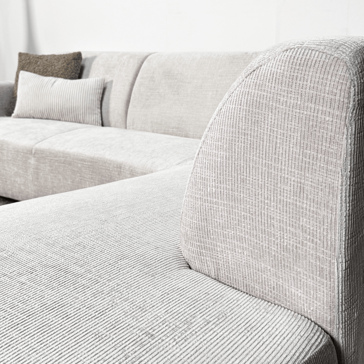 Ecksofa beige Chenille-Stoff mit rechter Chaiselongue Manon 