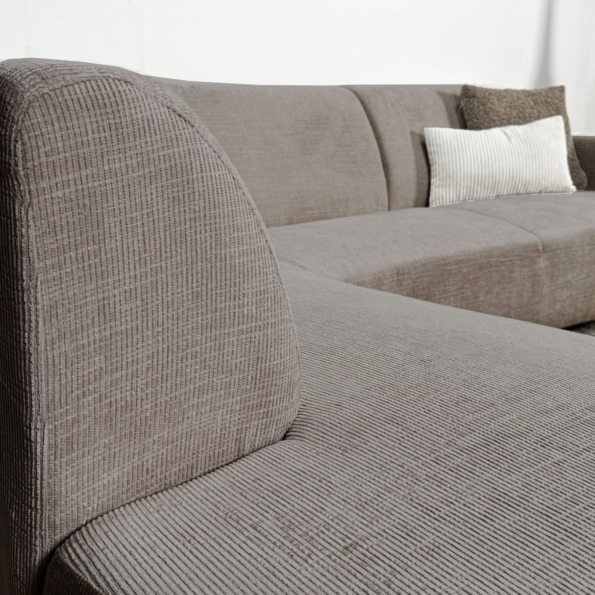 Ecksofa Manon mit Chaise Longue verließ Chenille Taupe