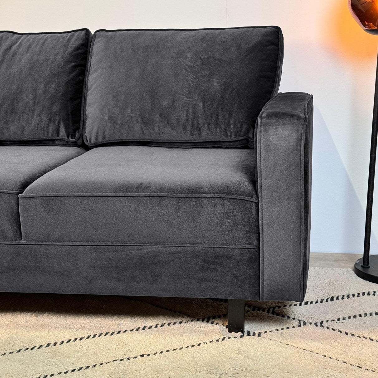 3-Sitzer Sofa Kale Velvet Anthrazit - komfortable lose Kissen 