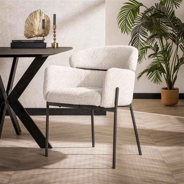 Esszimmerstuhl Lola Bouclé-Stoff Cremeweiß mit rundem Rücken und Armlehnen 