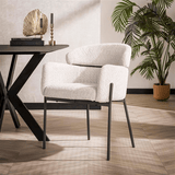 Esszimmerstuhl Lola Bouclé-Stoff Cremeweiß mit rundem Rücken und Armlehnen 