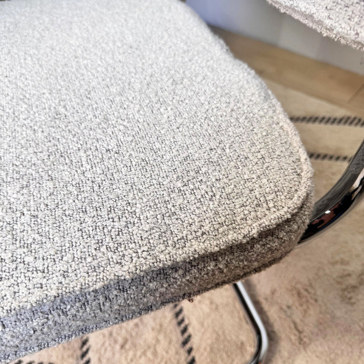 Eetkamerstoelen - Moderne Eetkamerstoel Grijs Bouclé Stof Sway - Chrome Frame - Zonder Armleuningen - Dimehouse