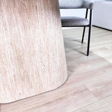 Komplettes Möbelset: Lea Esstisch Sintered Stone Marmorlook Travertin - Eichenrahmen + 4x Lisa Esszimmerstühle Bouclé Beige 