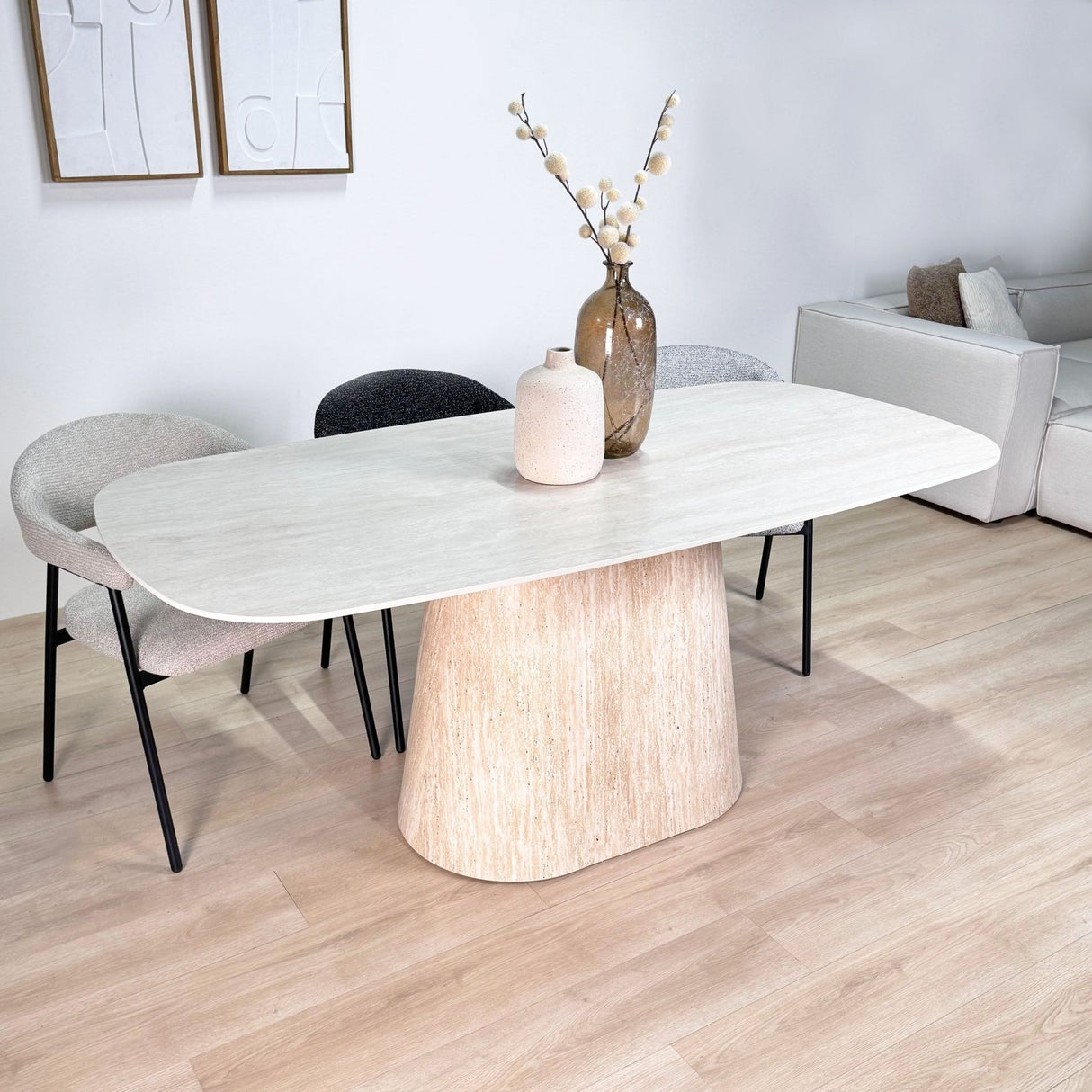 Komplettes Möbelset: Lea Esstisch Sintered Stone Marmorlook Travertin - Eichenrahmen + 4x Lisa Esszimmerstühle Bouclé Beige 