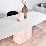 Komplettes Möbelset: Lea Esstisch Sintered Stone Marmorlook Travertin - Eichenrahmen + 4x Lisa Esszimmerstühle Bouclé Beige 