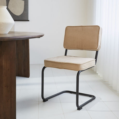 Esszimmerstuhl Remo Rippstoff Dimehouse Braun LxBxH 56x55x51 Rippstoff Stimmungsfoto schräg von vorne