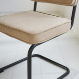 Esszimmerstuhl Remo aus geripptem Stoff Dimehouse Braun LxBxH 56x55x51 Rippstoff Stimmungsvolles Fotodetail