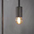 Lichtquelle LED-Filament Kugel Ø4,5 DH Innenraum Bernsteinfarbenes Glas LxBxH 8x5x5 Bernsteinfarbenes Glas Stimmungsvolles Foto, diagonale Vorderansicht